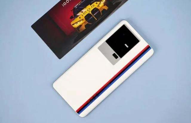 荣耀Magic5和iQOO11哪款值得买 荣耀Magic5和iQOO11对比评测(荣耀magic5和iqoo11哪个信号好)  第4张