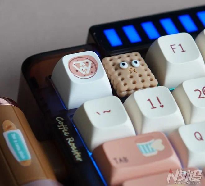 极域KEYSME Lunar01空船焦糖拿铁蓝牙机械键盘套装拆箱图赏  第8张