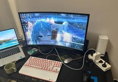 电竞显示器曲屏和直屏哪个好 电竞显示器曲屏和直屏选择建议(电脑显示器曲屏的好吗)