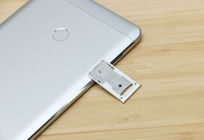 小米6轻松实现双卡双待，支持NanoSIM卡和MicroSD卡  第1张