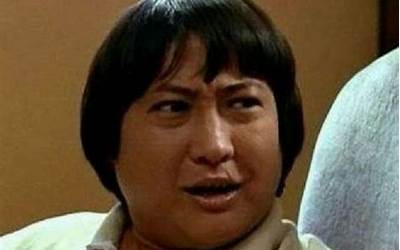 一个女一个青念什么呀（一个女一个青念什么）