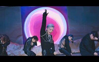 两个性感女郎在线玩小游戏下载（两个性感女郎）