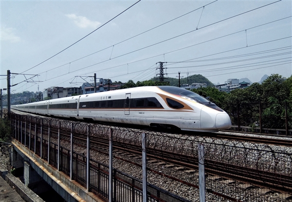 首趟车发出！广汕高铁今天上午正式开通运营：设计时速350km  第1张