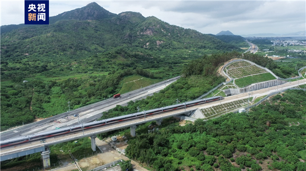 首趟车发出！广汕高铁今天上午正式开通运营：设计时速350km  第2张