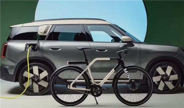 售2.7万！宝马MINI推出限量款电动自行车：自带中控屏  第1张