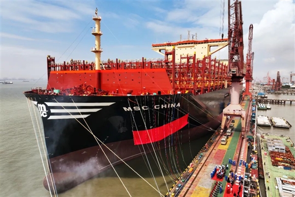 “地中海·中国”号提前交付：集装箱装载量全球最大