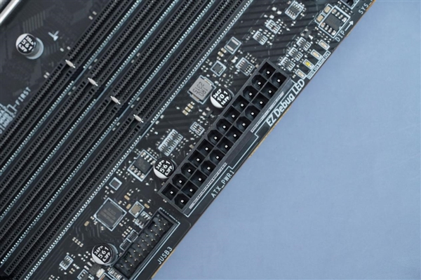 支持Wi-Fi 7！微星Z790 EDGE Ti MAX WIFI主板图赏  第12张