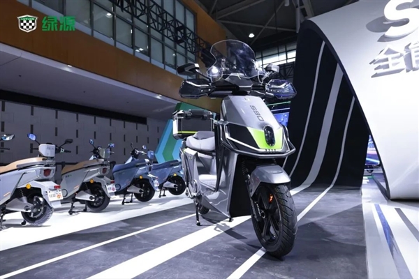 极速60公里/时 绿源S90电动摩托车发布：配35Ah石墨烯铅酸电池  第3张
