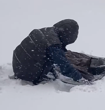 token.im 钱包下载:哈尔滨大妈雪地干洗呢子大衣：特别省钱 非常科学  第1张