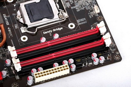 x58主板内存双通道：双倍速提升系统性能