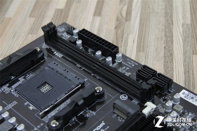 4790k处理器：双通道内存插槽揭秘