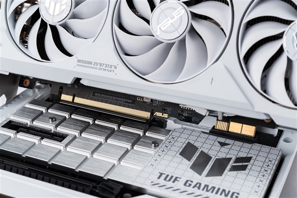 装机何须走线！TUF GAMING 4070Ti SUPER WHITE备置显卡  第8张