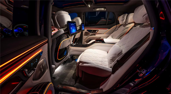 豪华纯电SUV“天花板”：奔驰迈巴赫EQS欧洲上市：售价将超200万元  第5张