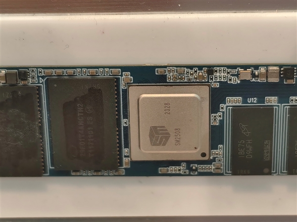 慧荣展示PCIe 5.0 SSD主控SM2508：读写双双满血14GB/s  第2张
