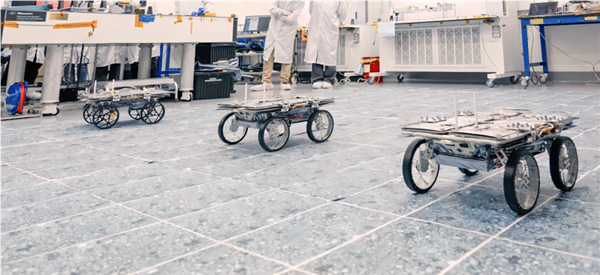 NASA迷你月球车集体“试驾”：明年登月 探访神秘旋涡  第1张