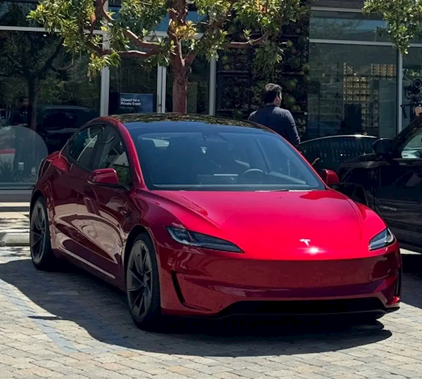 特斯拉Model 3高性能版实车首曝！有望二季度发布