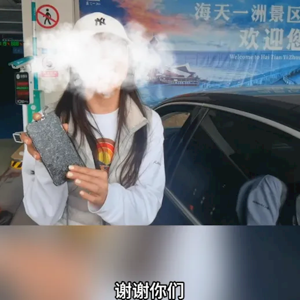 女子把手机遗忘车顶掉落高速 找到时已面目全非  第1张