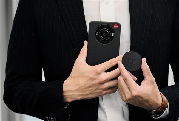 徕卡Leitz Phone 3智能手机发布：1英寸大底图像传感器 配磁性镜头盖  第1张