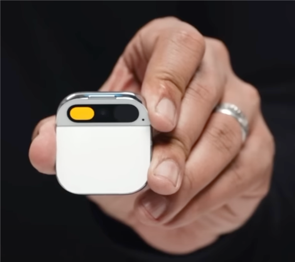 要颠覆iPhone的Ai Pin：还不如小米手环！