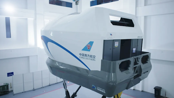 腾讯飞机模拟舱正式商用：1:1真机模拟仿真驾驶  第1张