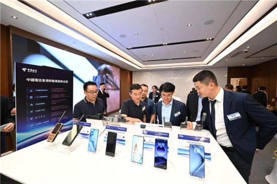 中兴Axon 60 Ultra亮相中国电信香港发布会  开启手机直连卫星新篇章 第4张