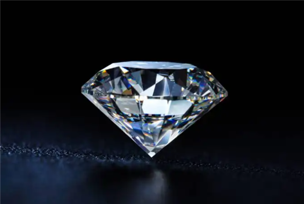 黄金狂飙后钻石崩了：中国人造钻石冲击全球 甚至都能免费送