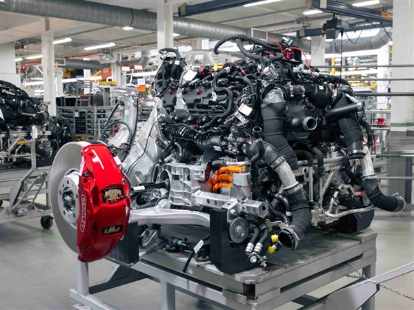 宾利推出V8插电混动系统：比W12发动机还强三分  第1张