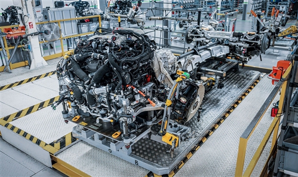 宾利推出V8插电混动系统：比W12发动机还强三分  第2张