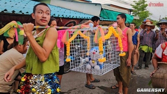 连日干旱需要祈福又不想虐猫 泰国人把哆啦A梦祭天了  第1张