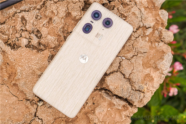 moto X50 Ultra官宣：moto首款AI旗舰