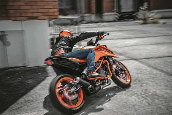 3万9千8！全新KTM 390 DUKE上市：单缸四冲程可弹射起步  第1张