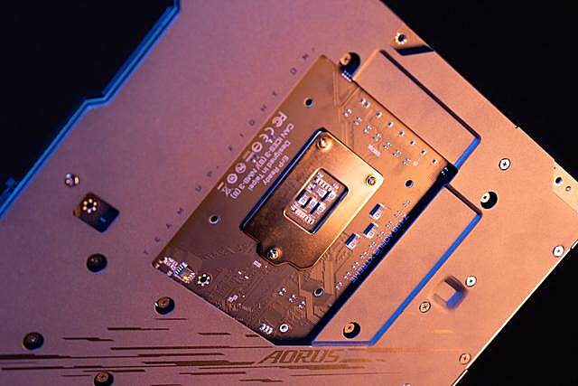 CPU和内存条大对比！Intel vs AMD，性能与性价比的较量