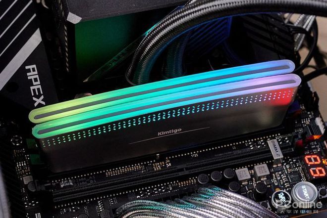打造独一无二的电脑风格，RGB Fusion 内存让你与众不同  第2张