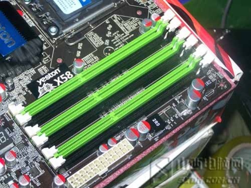 X99主板内存插槽插入攻略，3条内存条如何正确安装？