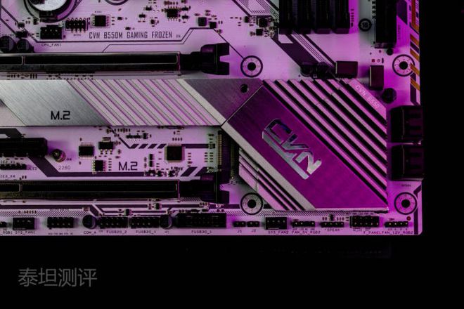技嘉TRX40主板：CPU供电稳定与否，内存性能受影响？硬件专家解密