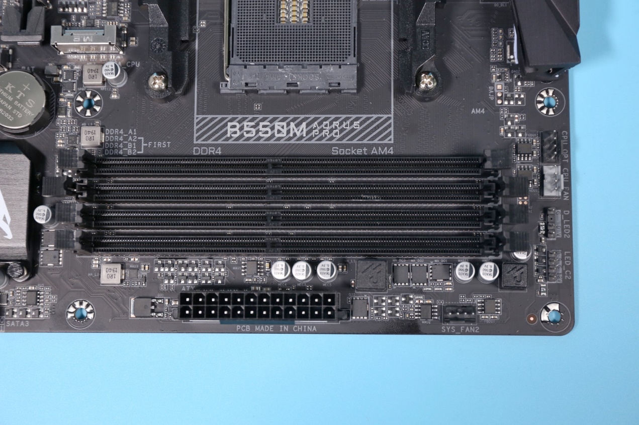 DIY电脑内存条安装指南，教你选购和安装ddr3内存条  第1张