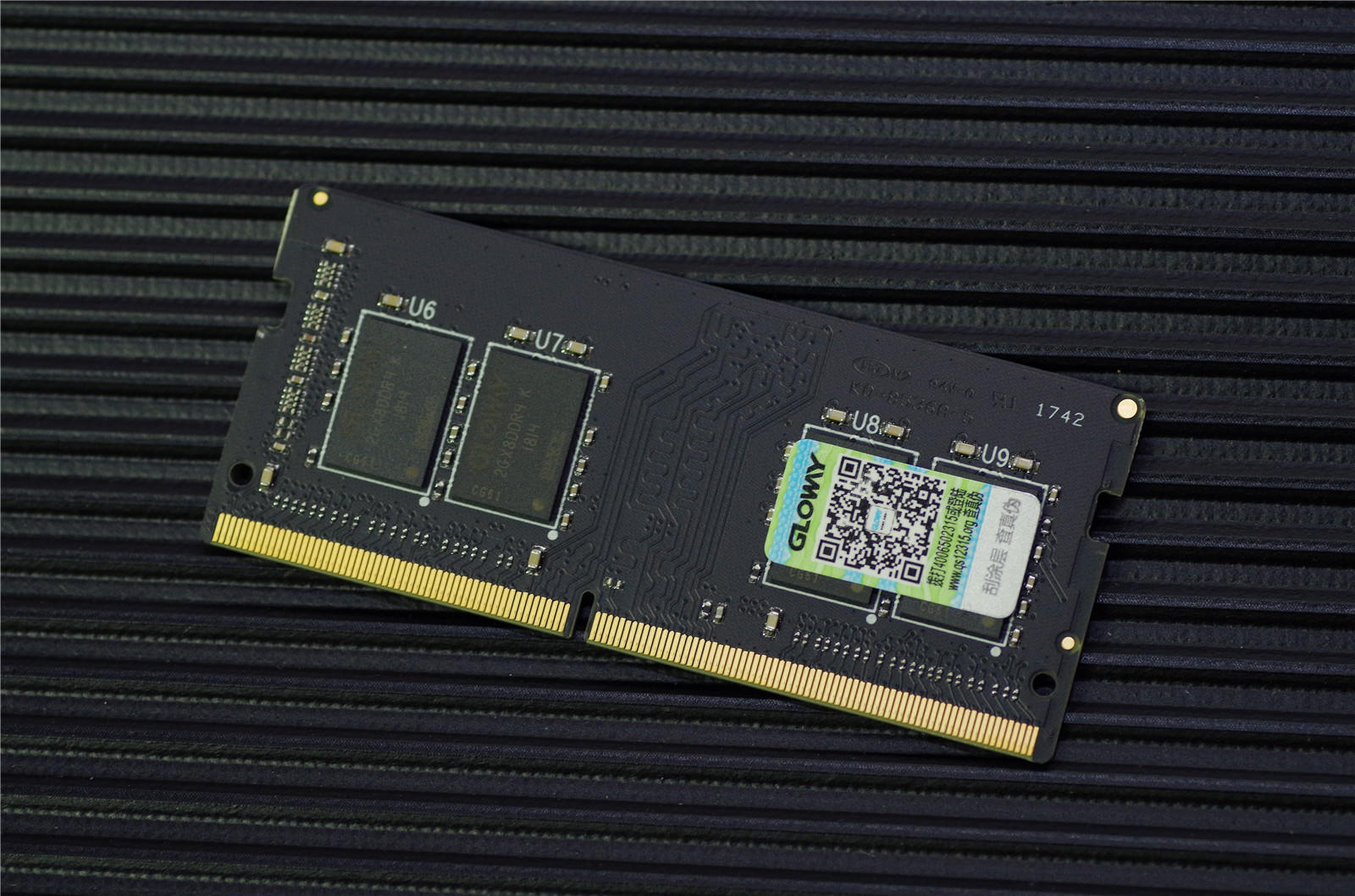 DDR4内存条：选择合适容量，提升电脑速度  第2张