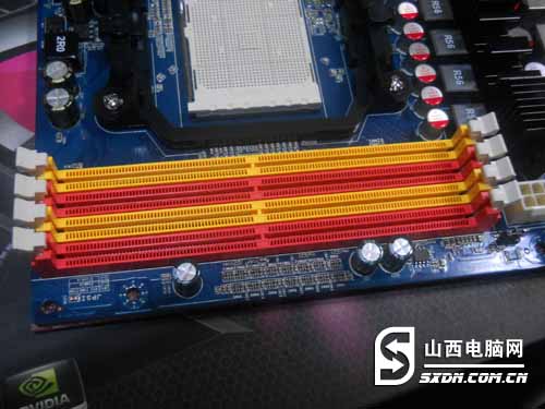 三步教你正确安装DDR4内存，提升电脑性能轻松搞定  第1张